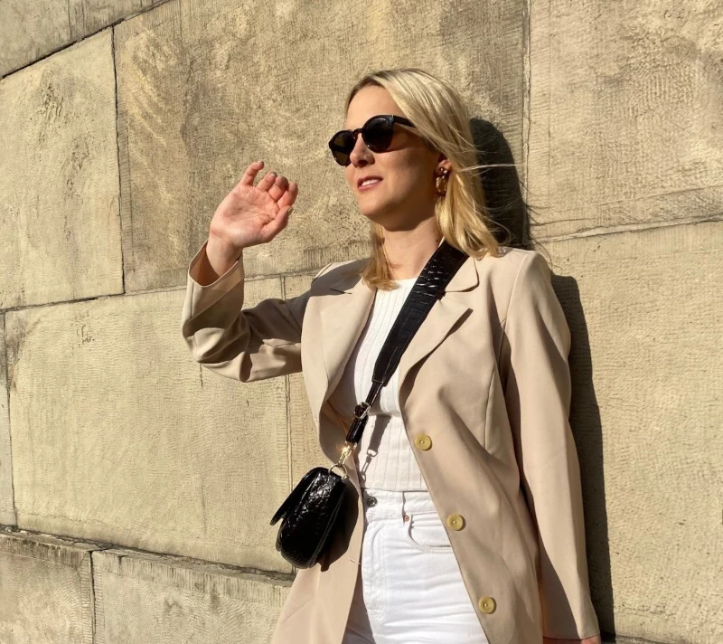 https://awcreative.pl/wp-content/uploads/2026/09/ania-kontakt2.webp